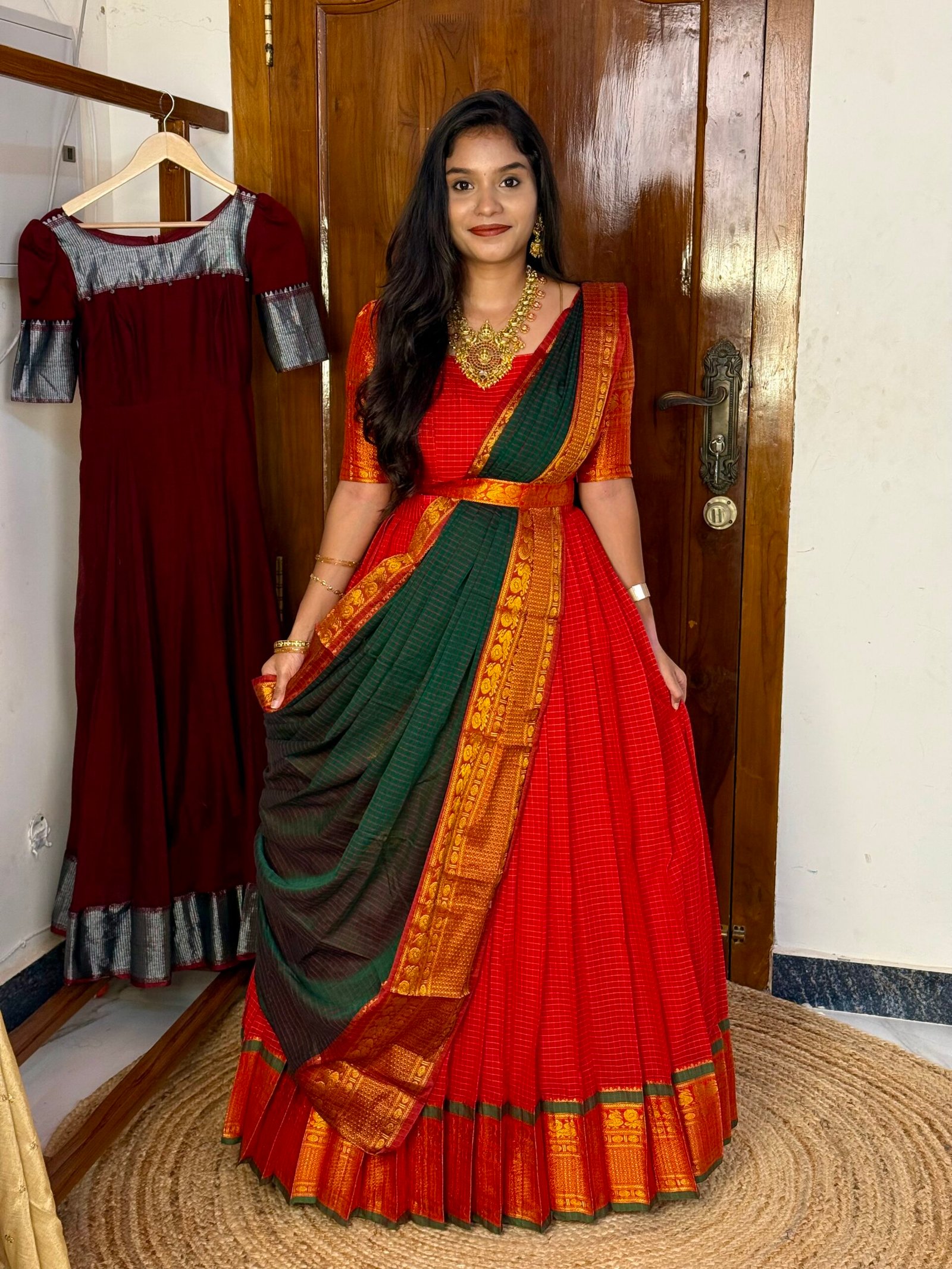 Karigai Checks Hallf saree -  Red And Dark Green
